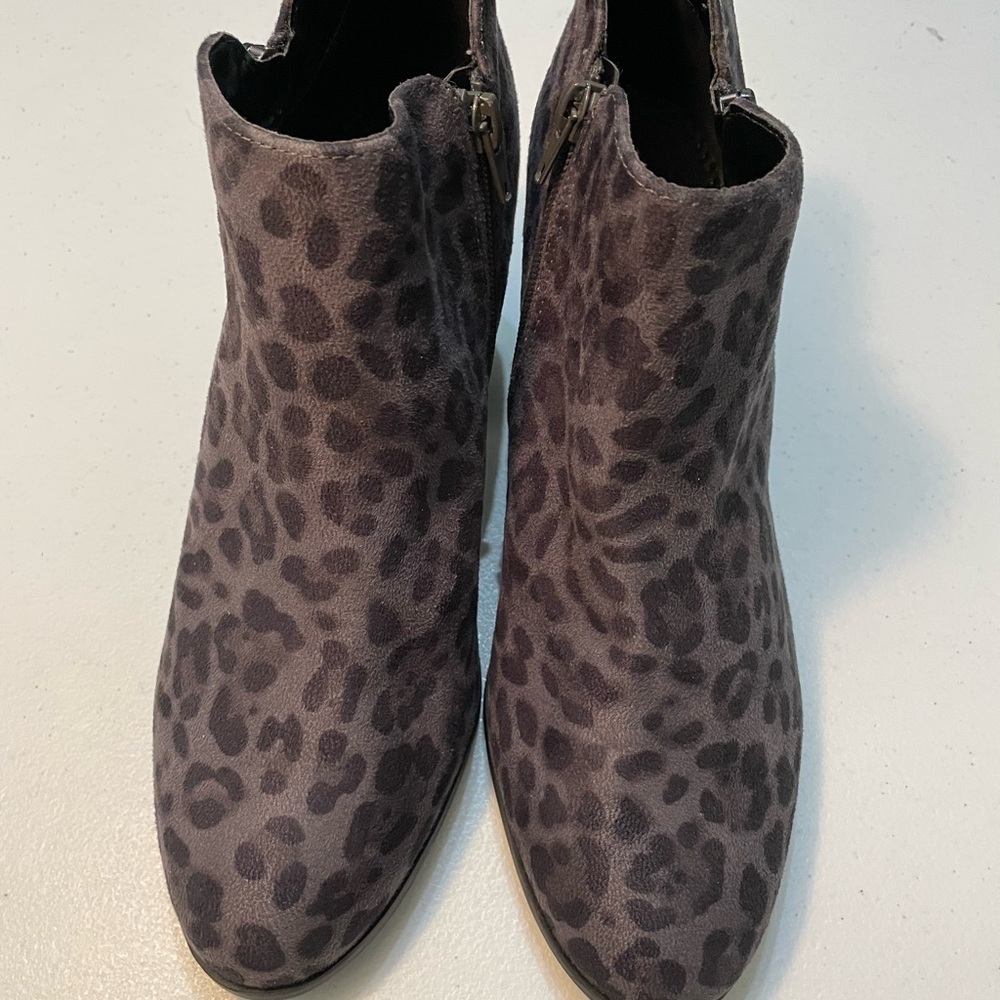 Style & Co. Gray Leopard Ankle Boots Size 10W SB-AC